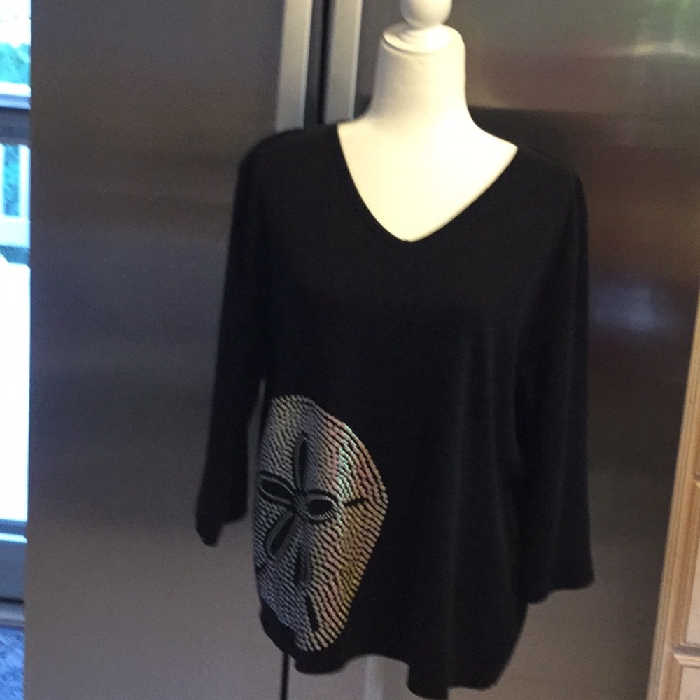 Black V-Neck Tee Adorned with Sand Dollar SZ L.